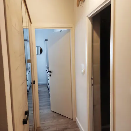 Lovely M&r Apartment Split