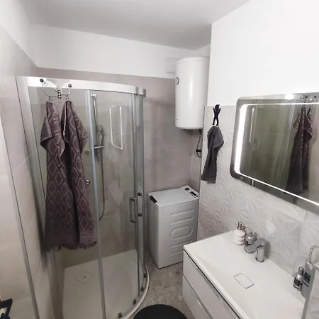 Lovely M&r Apartment Split
