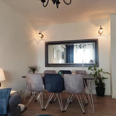 Lovely M&r Apartment Split